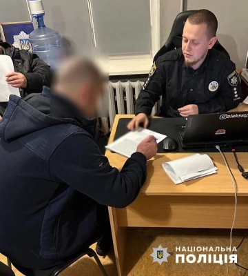 Чоловіку, що кинув біля школи Дніпра страйкбольну гранату, повідомили про підозру
