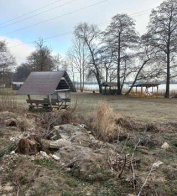 На березі озера у селі на Волині впорядкують прибережну смугу та встановлять дитячий майданчик