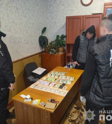 На Тернопільщині викрили директора автошколи, який “допомагав” скласти іспити з водіння (ФОТО)