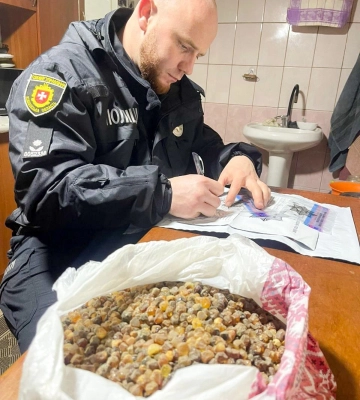Знайшли ще один підпільний цех з обробки бурштину поліцейські на Рівненщині