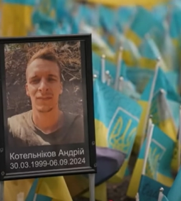 Американський тревел-блогер показав портрет Героя з Любомля у своєму відео про Україну (відео)