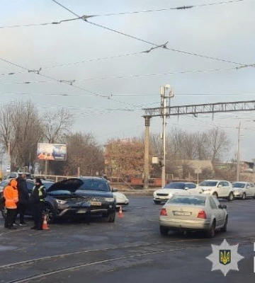 У Львові зіткнулися два позашляховики: постраждав чоловік, - ФОТО