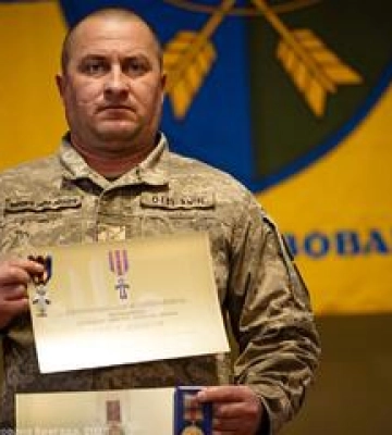Воїна з Полтавщини  нагородили за евакуацію підбитої техніки під ворожим вогнем