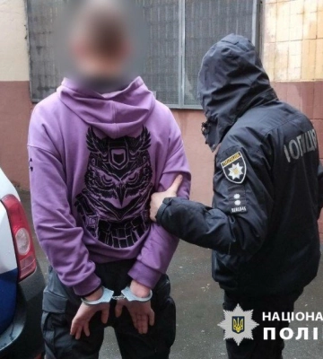 Ревнощі та вулична сварка: в Одесі двох чоловіків госпіталізували з ножовими пораненнями