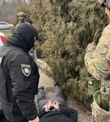 На Прикарпатті затримали ділка зі зброєю на 300 тисяч гривень