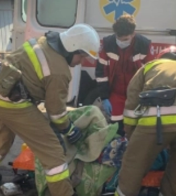 У Миколаєві вогнеборці врятували жінку з пожежі