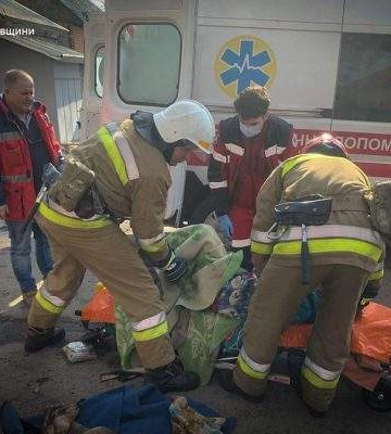 У Миколаєві вогнеборці врятували жінку з пожежі