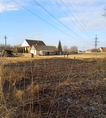 На Волині невідомі підпалили суху траву