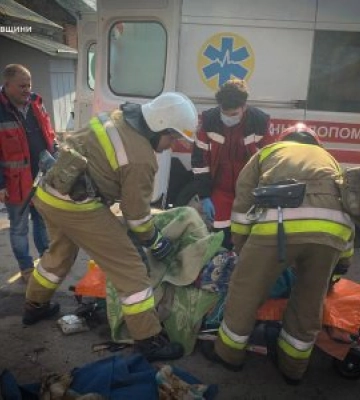 У Миколаєві вогнеборці врятували жінку з пожежі