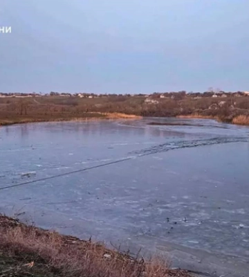 Пятеро детей провалились под лед в Херсонской области