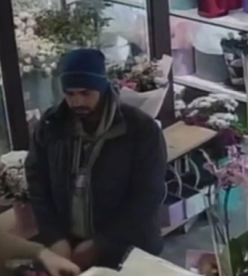 (Недо)love story на Волині: коханець-невдаха купив квіти за гроші з чужої картки