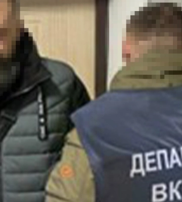 Привіз із прифронтових рубежів: на Волині затримали волонтера, який продавав автомат Калашникова