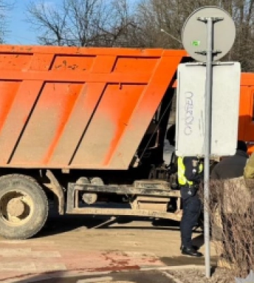 У Львові вантажівка збила пішохода: чоловік потрапив до лікарні