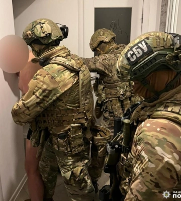 Залякували та били: на Рівненщині затримали рекетирів, які вимагали у чоловіка неіснуючий борг