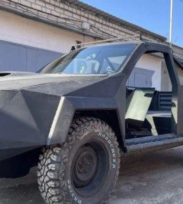 Чеські волонтери передали миколаївським механікам автомобілі для фронту
