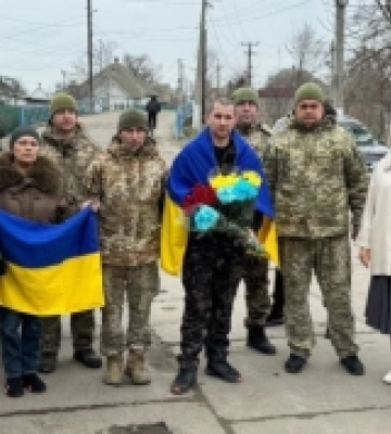 До Вилкового повернувся звільнений із полону захисник острова Зміїний