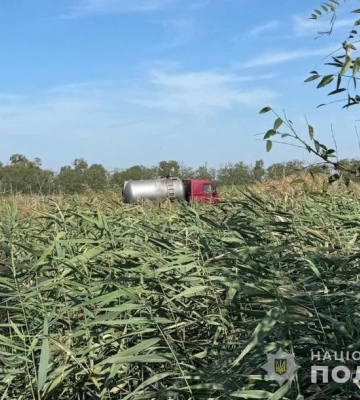 Одеська область: група осіб на чолі з депутатом забруднила землю небезпечними відходами