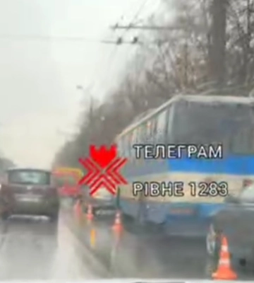 У Рівному - ДТП з тролейбусом