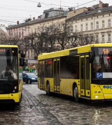 На Львівщині запровадили зупинку транспорту під час хвилини мовчання