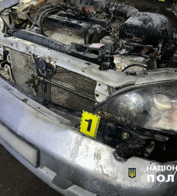 В Одесі затримали підлітка за підпал позашляховика військового