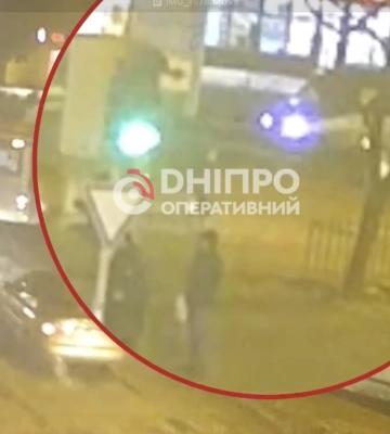 У Дніпрі на Старочумацькій автобус збив жінку: момент ДТП потрапив на відео