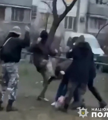 Побиття та пограбування хлопця на столичній Оболоні: повідомлено про підозру чотирьом покидькам