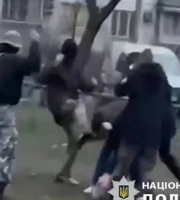 Група підлітків у масках побила хлопця на Оболоні: чотирьом нападникам повідомлено про підозру