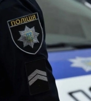 До волинського відділу поліції прийшов чоловік з автоматом