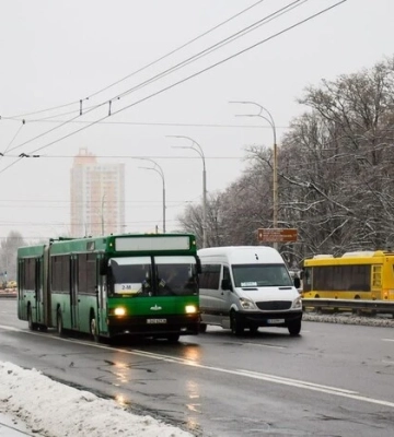 Рух низки автобусів та тролейбусів у Києві 15-16 лютого буде змінено