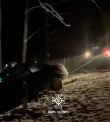 У Луцькому районі легковик злетів у кювет (відео)