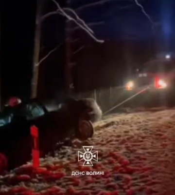 У Луцькому районі легковик злетів у кювет (відео)