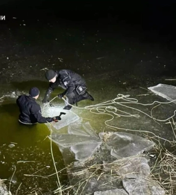 На Херсонщині рятувальники підняли з води тіла трьох дітей, які провалились під лід 13 лютого