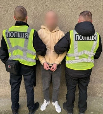 23-річний закарпатець посеред вулиці пограбував пенсіонерку