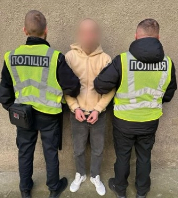 23-річний закарпатець посеред вулиці пограбував пенсіонерку