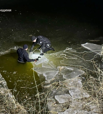 Рятувальники підняли тіло третьої дитини, що провалилася під лід на Херсонщині