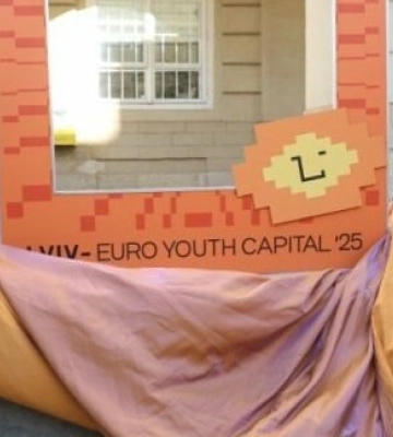 У Львові встановили інсталяцію на честь титулу Молодіжної столиці Європи