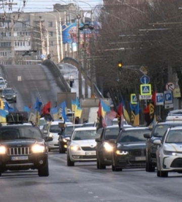 &quot;Ми чекаємо&quot;: у Луцьку організували автопробіг на підтримку полонених і зниклих безвісти