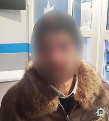 На Хмельничині поліція розбирається з домашнім насильником, який бив 33-річну доньку