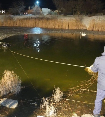 На Одещині троє дітей провалилися під лід: їх шукають водолази