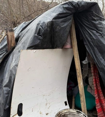П’ятьох дітей з Рівненщини знайшли у халабуді посеред лісу
