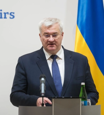 Сибіга зустрівся з главою МЗС Китаю і закликав обговорити формулу миру