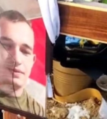 На Одещині невідомі пошкодили портрети на могилах загиблих захисників України