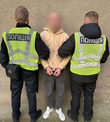 У Виноградові затримано злодюгу, який посеред вулиці пограбував стареньку жінку