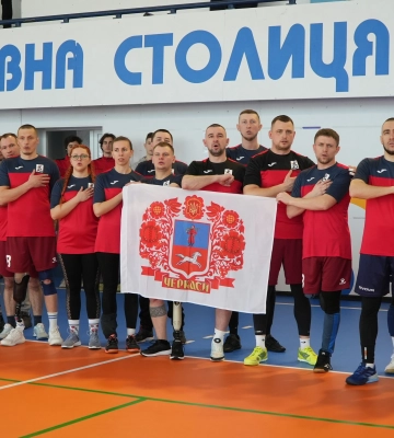 &quot;Це підтримує моральний стан&quot;: у Черкасах вперше відбулися змагання з волейболу сидячи серед військовослужбовців