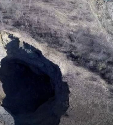 Техногенна катастрофа на Львівщині. Величезне карстове провалля збільшується на очах