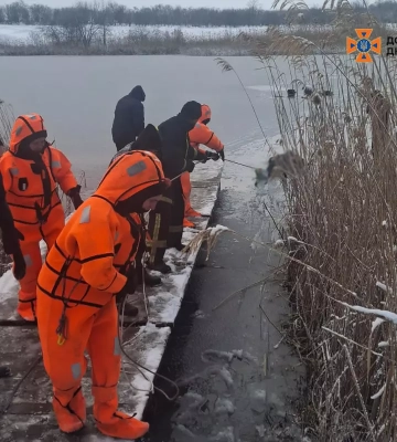 На Дніпропетровщині троє рибалок провалилися під кригу, один з них загинув, - ДСНС