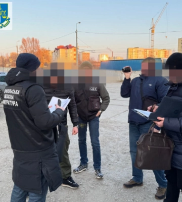 По 100 долларов за растаможку каждого авто — в Тернополе таможенника задержали на взятке