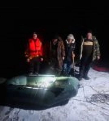 Рятувальники врятували рибалок у Каневі на Дніпрі