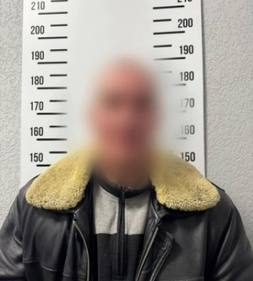 У Мукачеві поліцейські затримали 52-річного зловмисника, який розбещував двох малолітніх дівчаток