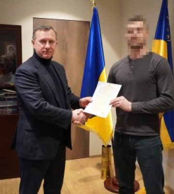 Мер міста Ужгород, подарував квартиру військовослужбовцю